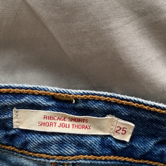 Levi’s shorts - Picture 3 of 6